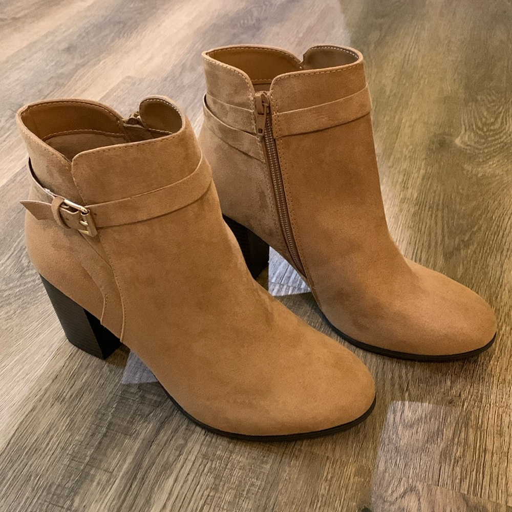 LC Lauren Conrad Ouverte high heel ankle boot